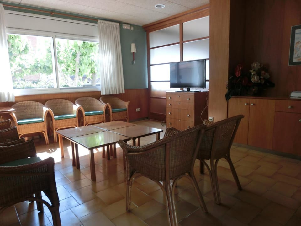 Communal lounge/ TV room