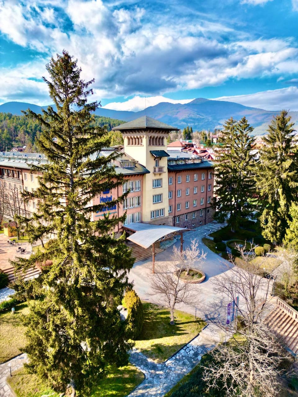 Property building, Natural landscape, Mountain view