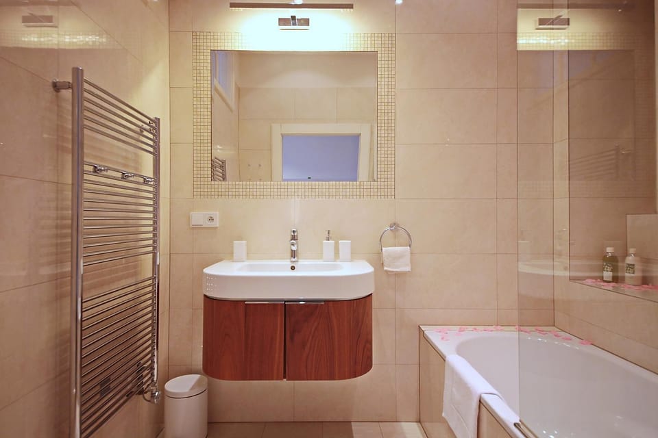 Bathroom, Bath
