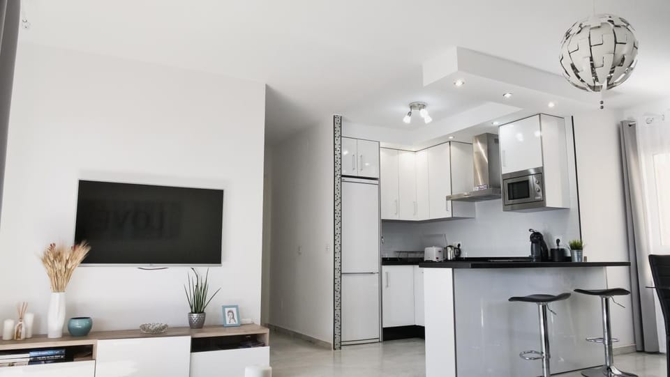 Kitchen or kitchenette, Living room, Lounge or bar