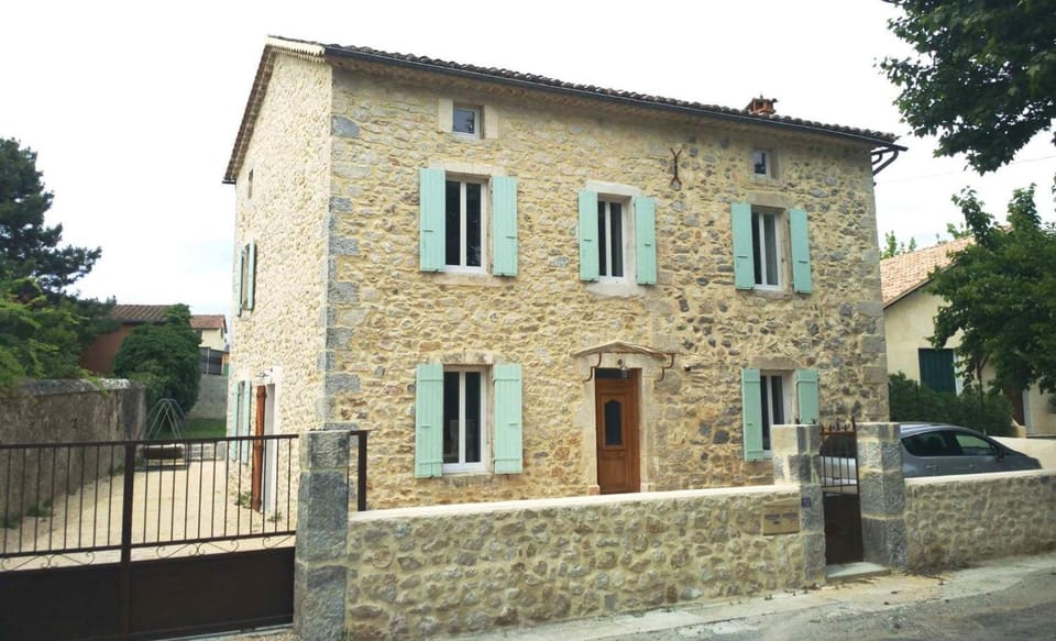 Charmante bastide à Vallon Pont d'Arc Apartment in Vallon-Pont-d'Arc