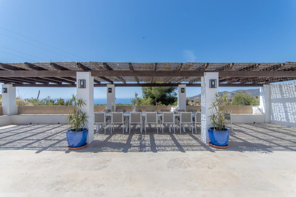 La Roca Rara - 8 Bedroom Villa Villa in Nerja