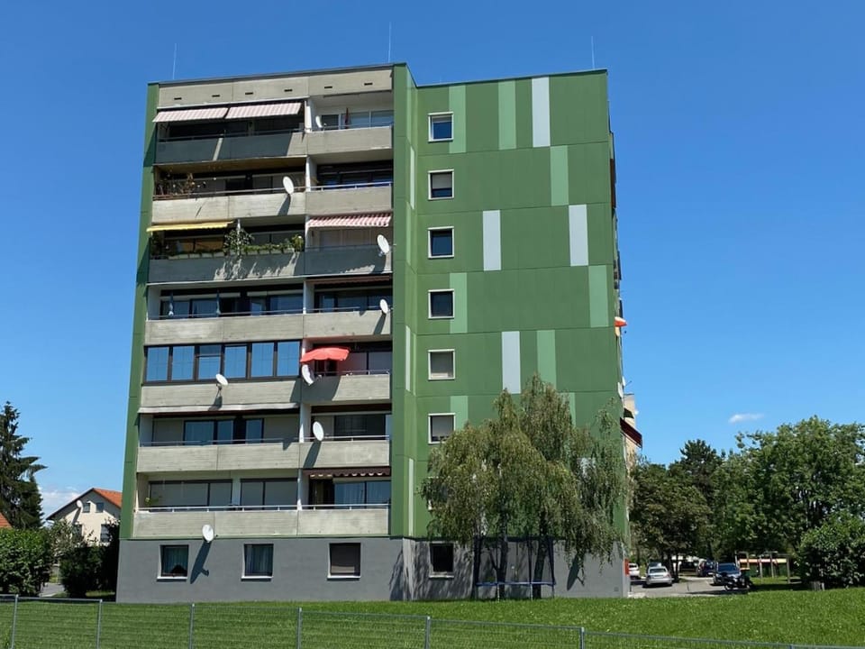 Property building, Day, Location, Parking