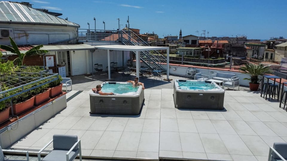 Property building, Hot Tub, Swimming pool