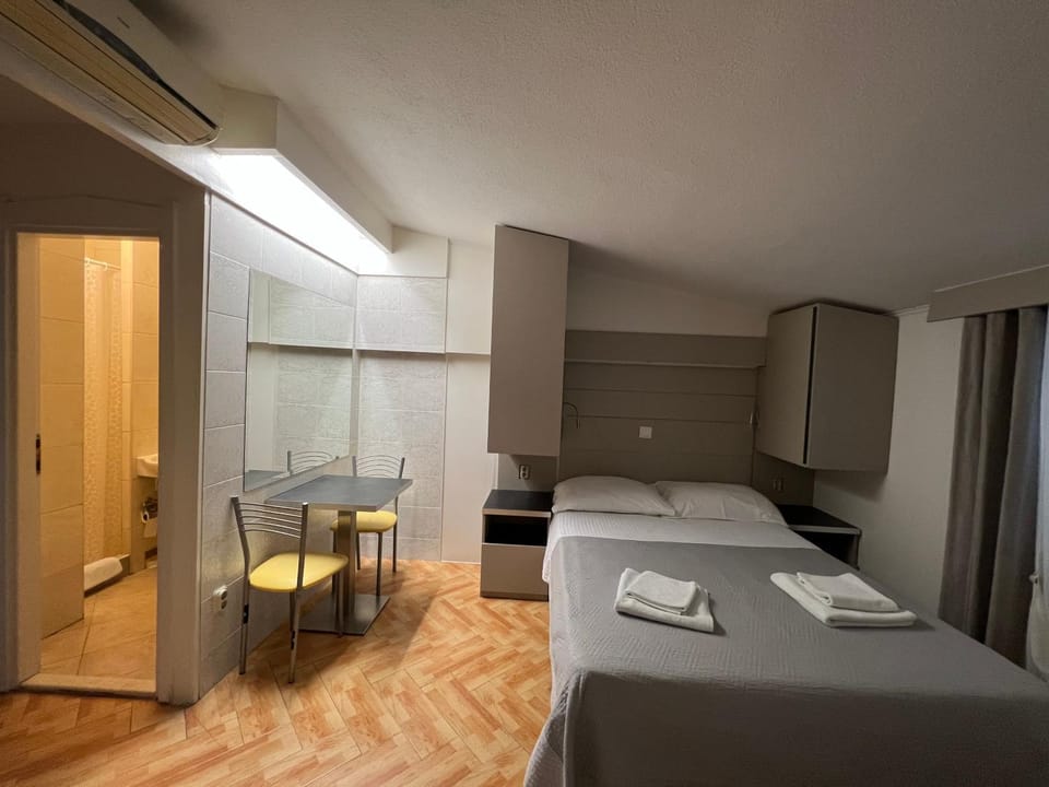 Bed, Photo of the whole room