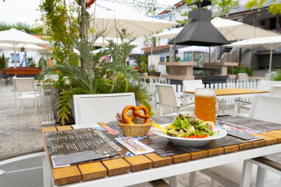 Patio, Restaurant/places to eat, Food and drinks, Food
