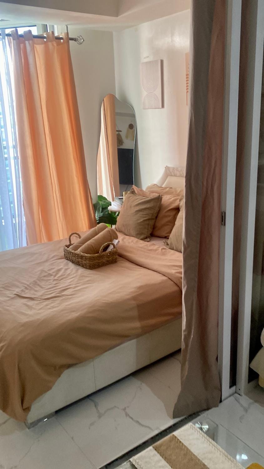 AZURE URBAN RESIDENCES- Beach View Apartment in Paranaque