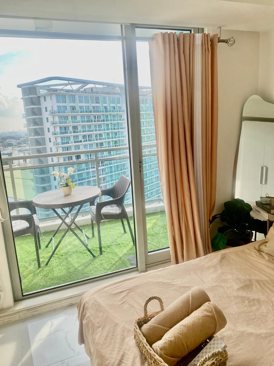 AZURE URBAN RESIDENCES- Beach View Apartment in Paranaque
