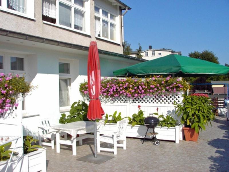 Property building, BBQ facilities, Balcony/Terrace