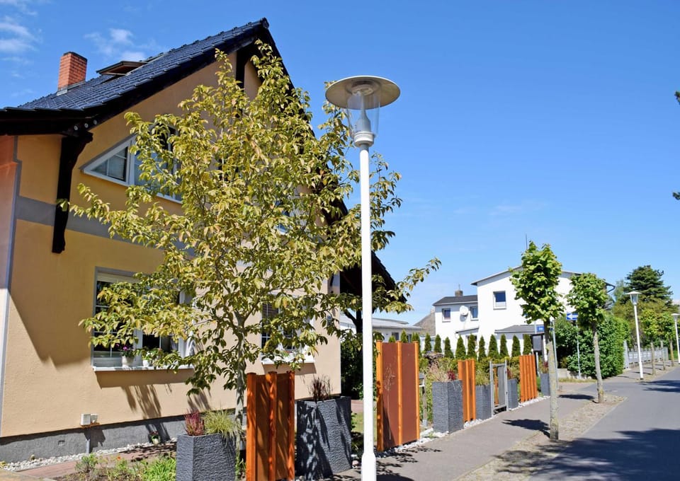 Property building, Neighbourhood