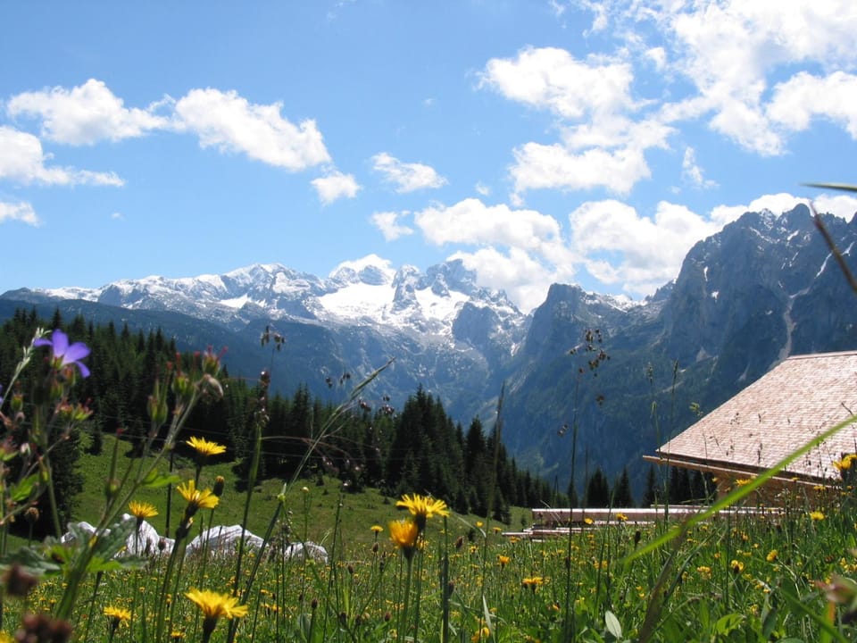 Nearby landmark, Natural landscape, Mountain view