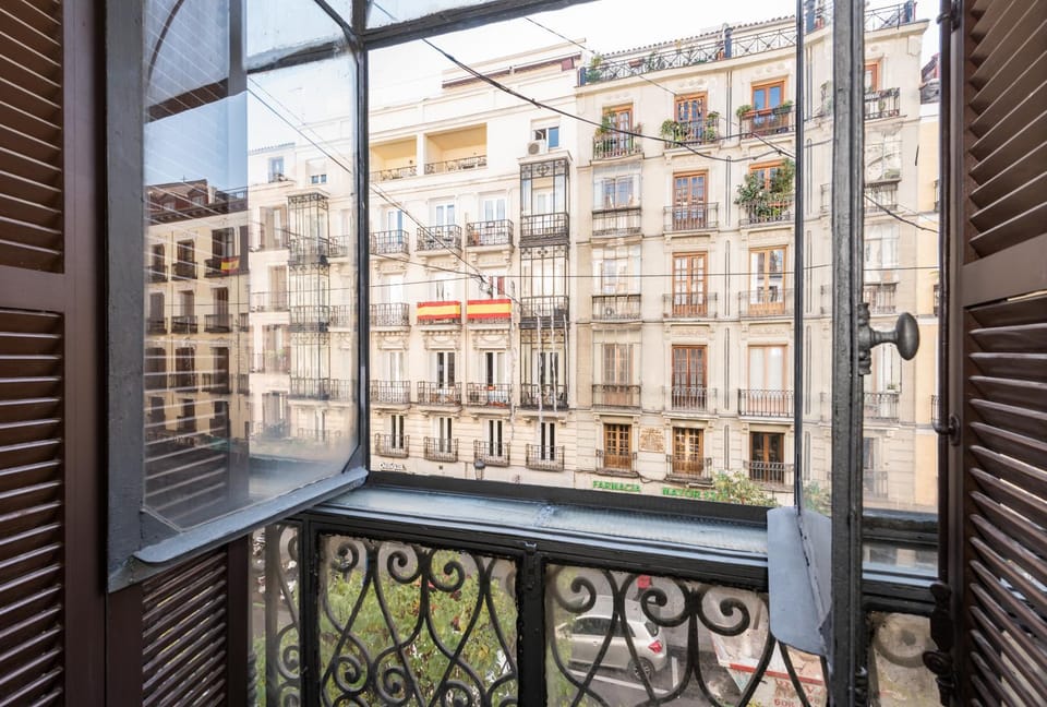 Puerta Del Sol City Center Apartment in Centro