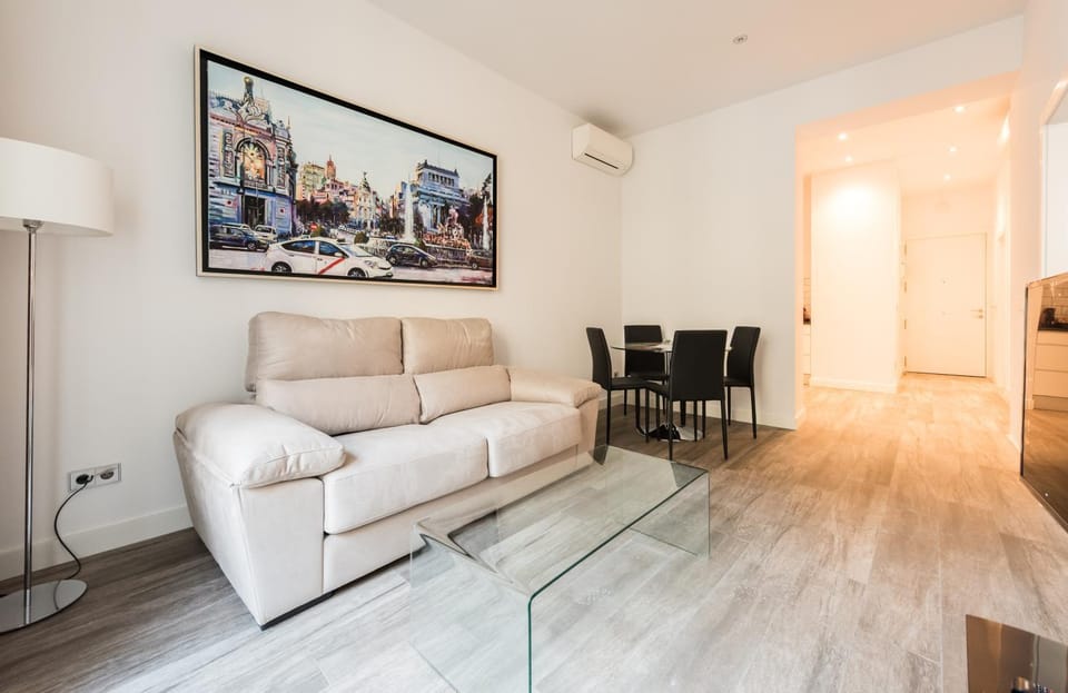 Puerta Del Sol City Center Apartment in Centro