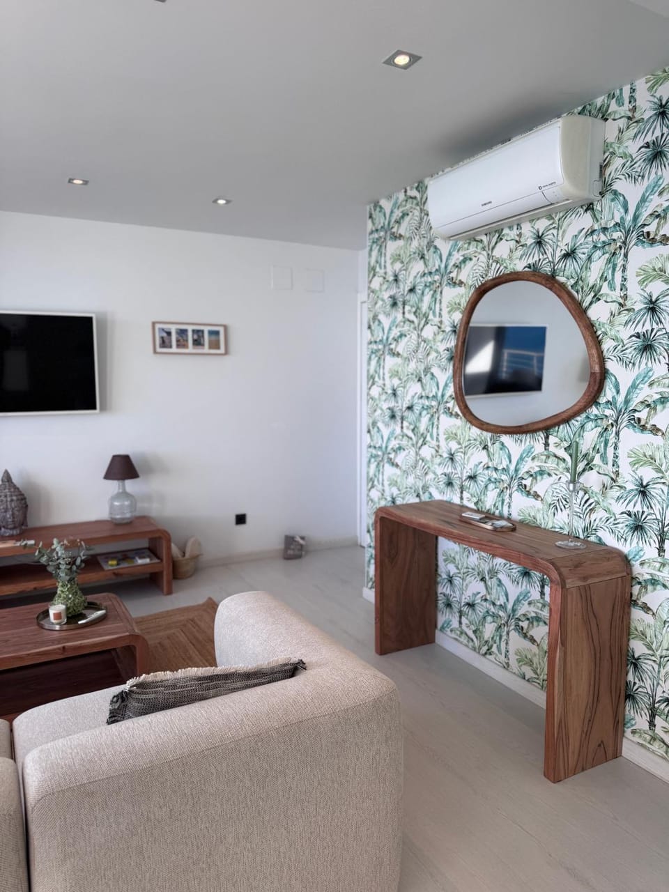 TV and multimedia, Living room, air conditioner