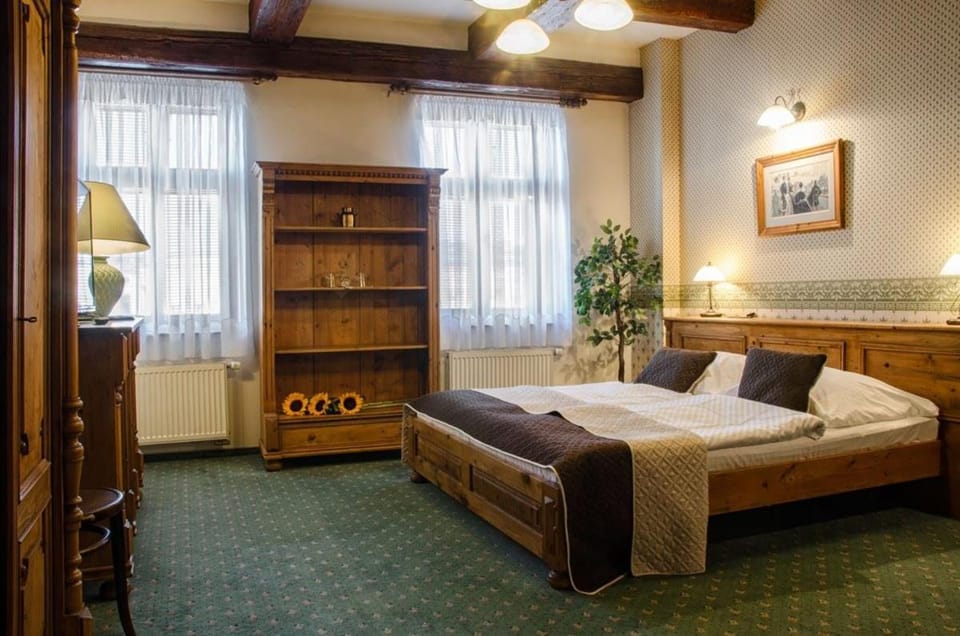 Bed, Photo of the whole room, wardrobe