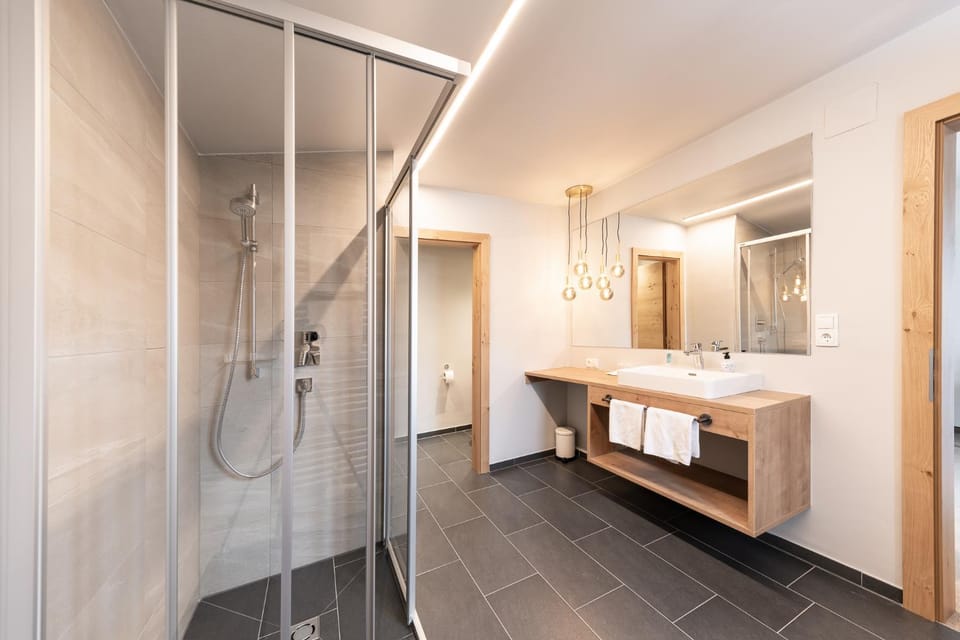 Shower, Bathroom, towels