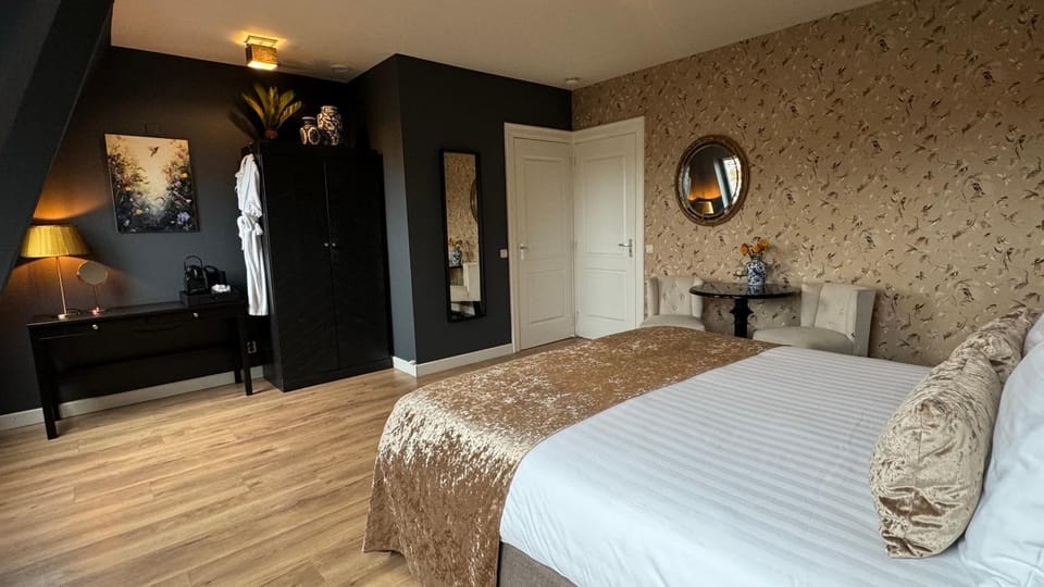 Bed, Photo of the whole room, Bedroom, wardrobe