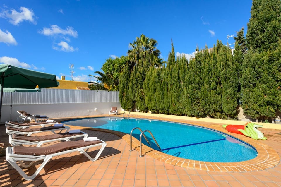 Swimming pool, Swimming pool
