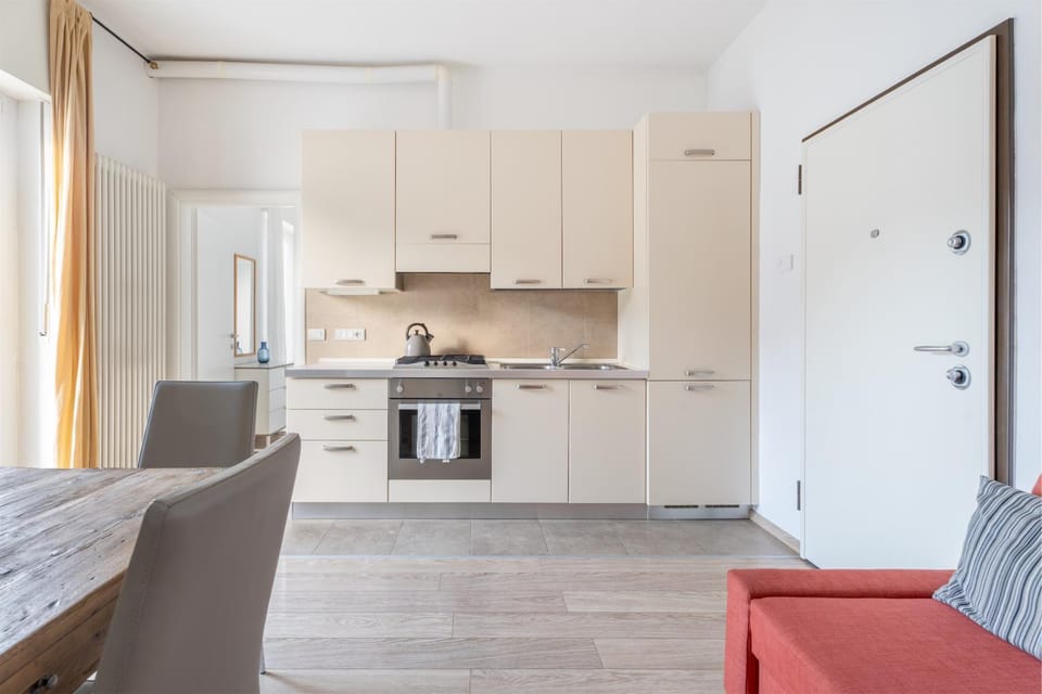 Kitchen or kitchenette, pet friendly, stove