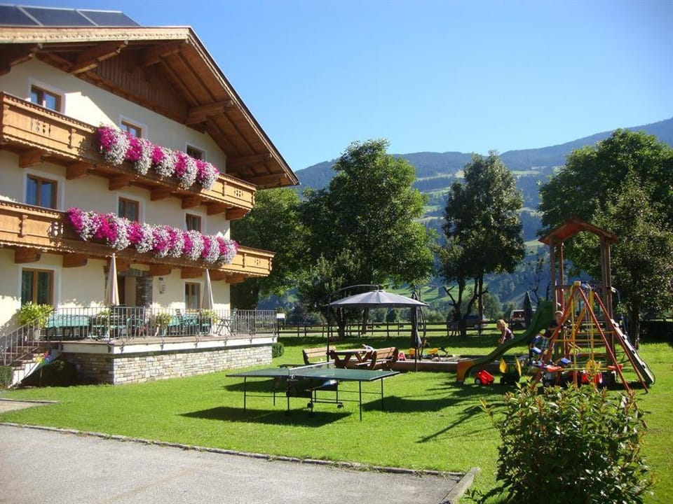 Gästehaus Schwoagerhof Farm Stay in Tyrol
