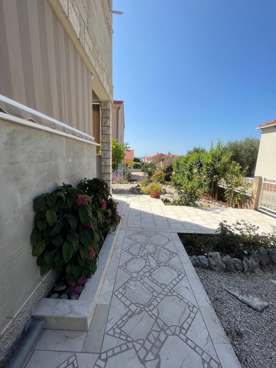 Location, children, Family