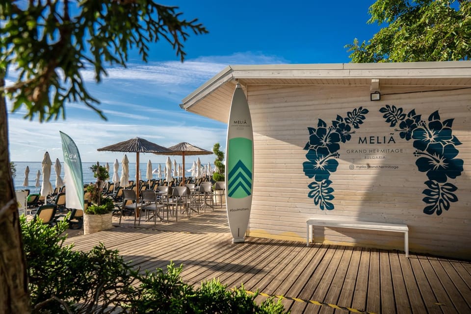 Lounge or bar, Beach