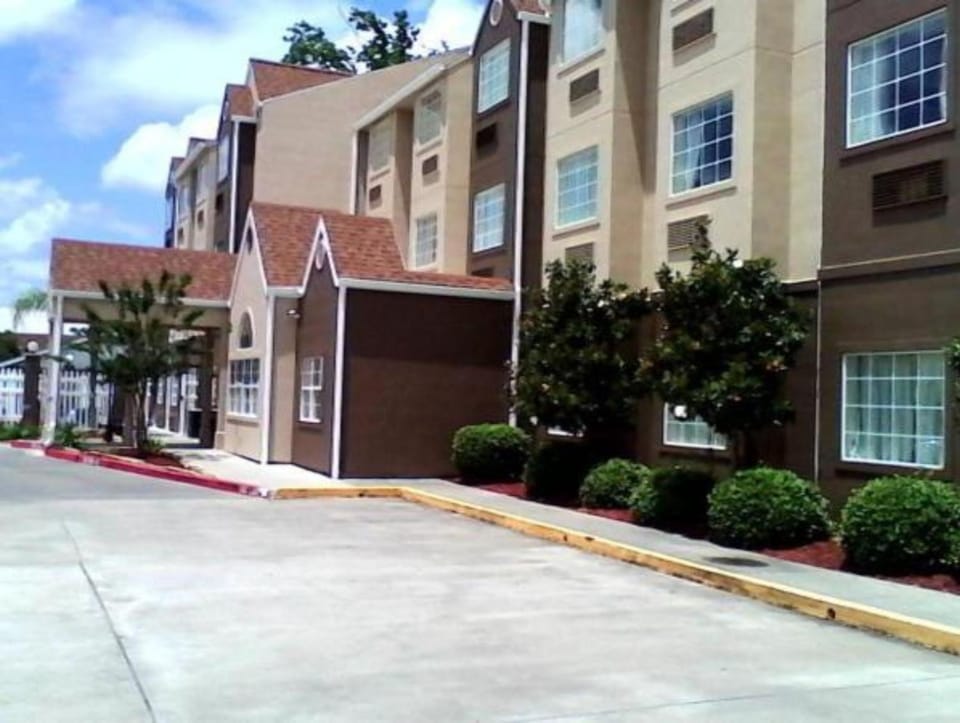 Americas Best Value Inn and Suites Lake Charles Hotel in Lake Charles
