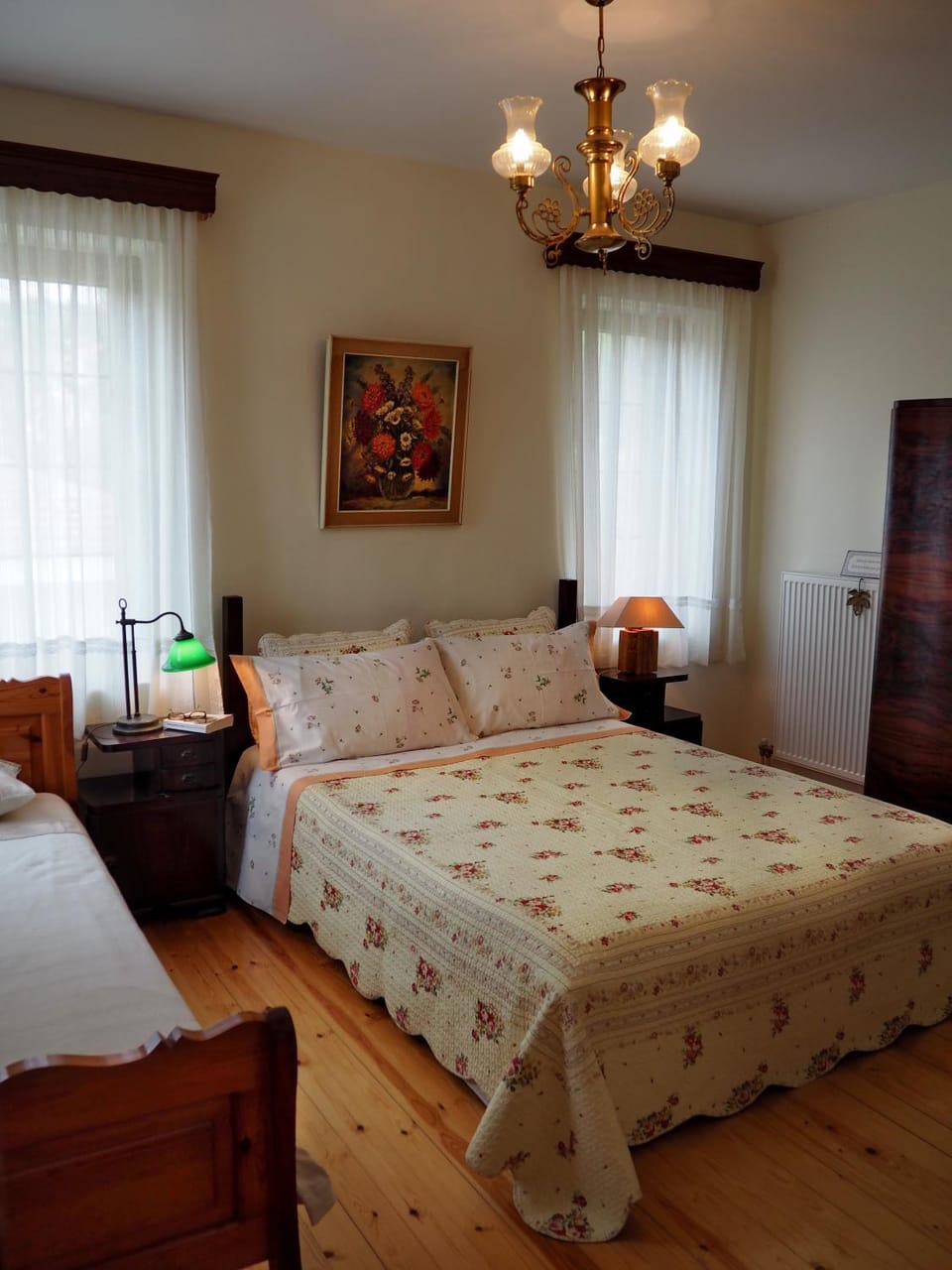 Bed, Photo of the whole room, Bedroom, Garden view