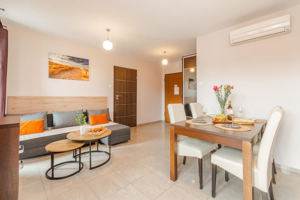 Living room, Seating area, Dining area, air conditioner