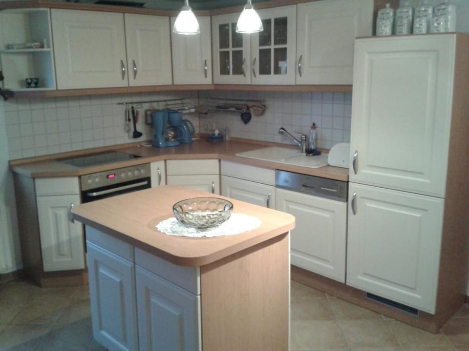 Coffee/tea facilities, Kitchen or kitchenette, Photo of the whole room