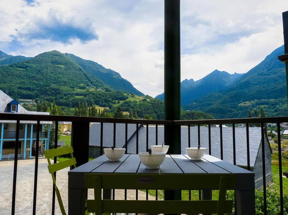 Balcony/Terrace, Mountain view
