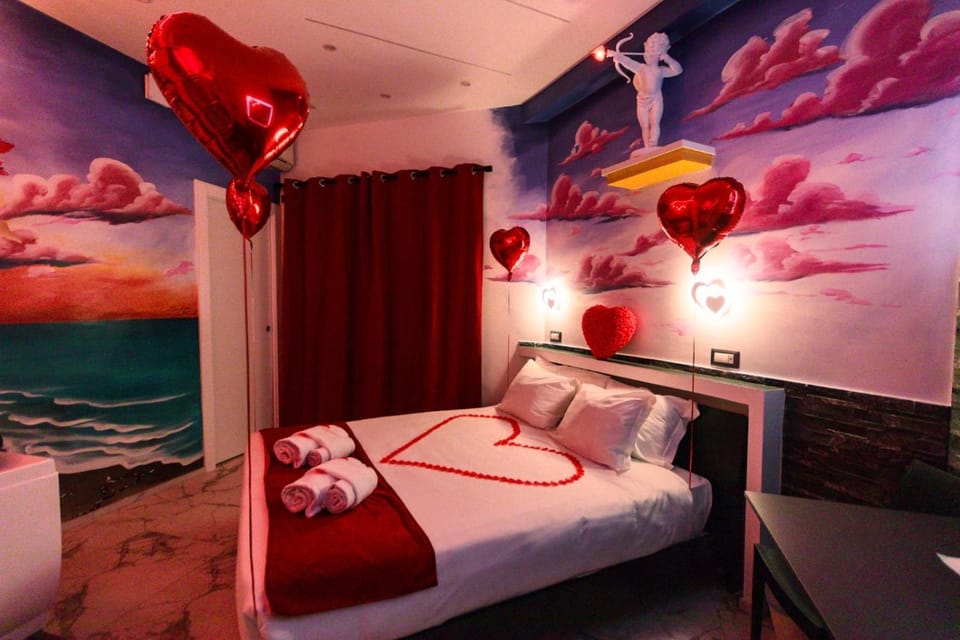 Bed, Photo of the whole room, Decorative detail, Bedroom