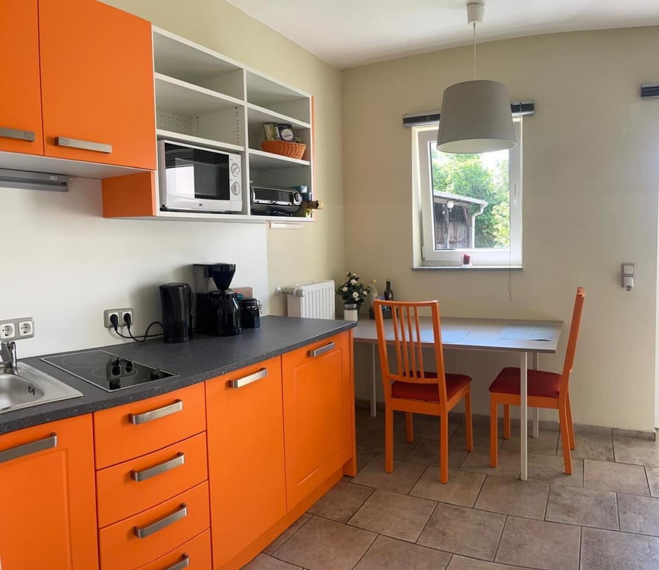 Coffee/tea facilities, Kitchen or kitchenette, Dining area, dishwasher, minibar, stove, kitchen