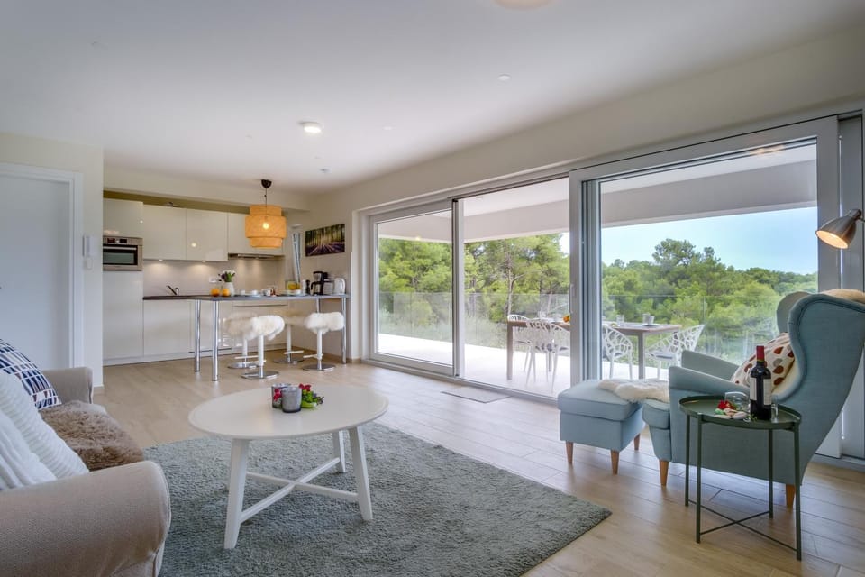 Coffee/tea facilities, Kitchen or kitchenette, Living room