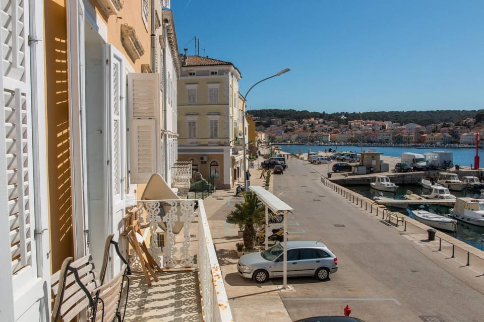Property building, Sea view, Street view, Location