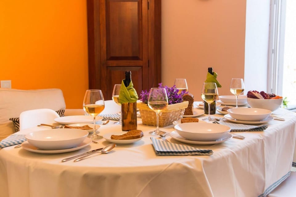 Dining area, Food
