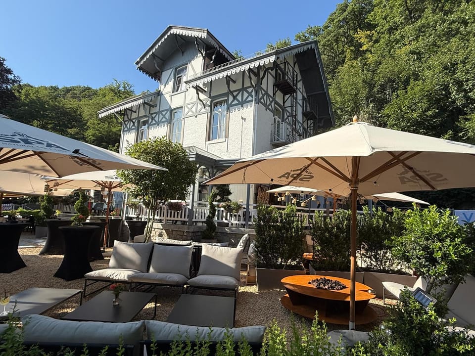 Restaurant/places to eat, Balcony/Terrace