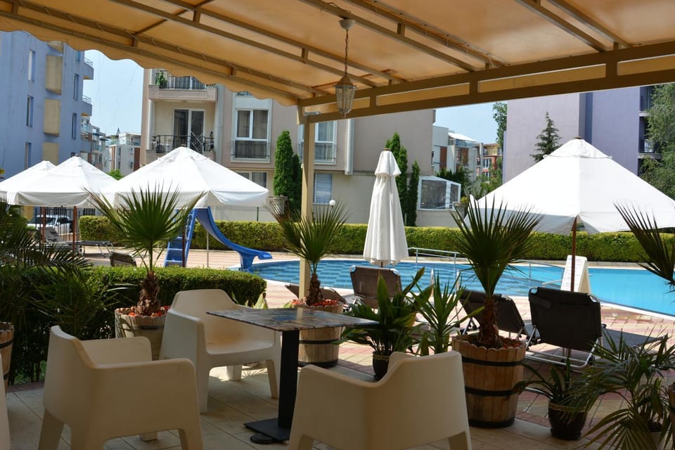 Patio, Pool view, Breakfast