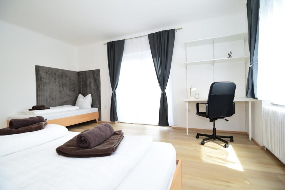 Bed, Photo of the whole room, Seating area, Bedroom, hair dresser