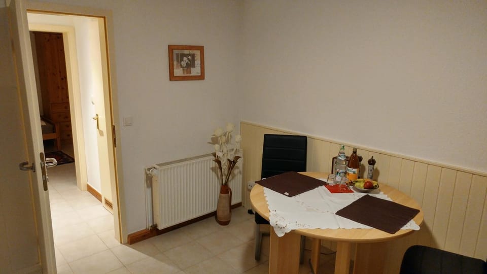 Photo of the whole room, Dining area