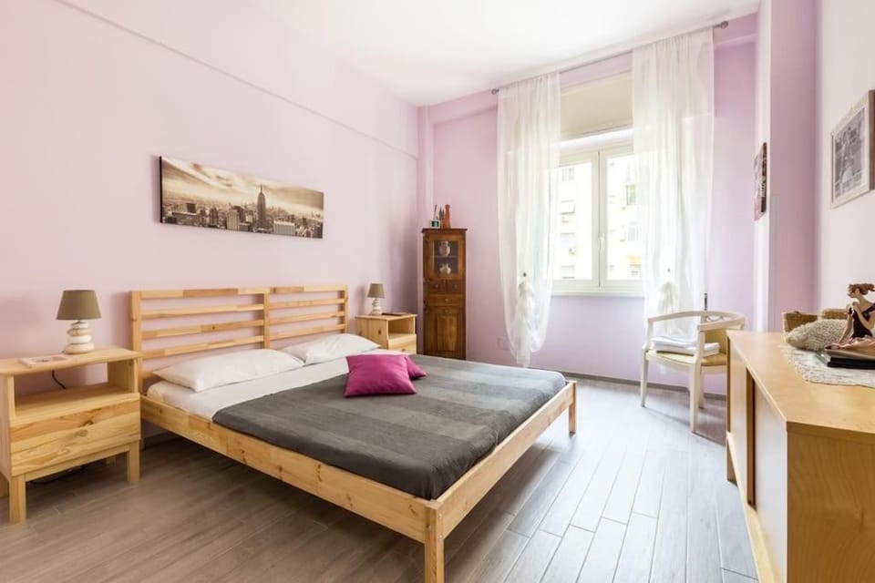 Photo of the whole room, Bedroom