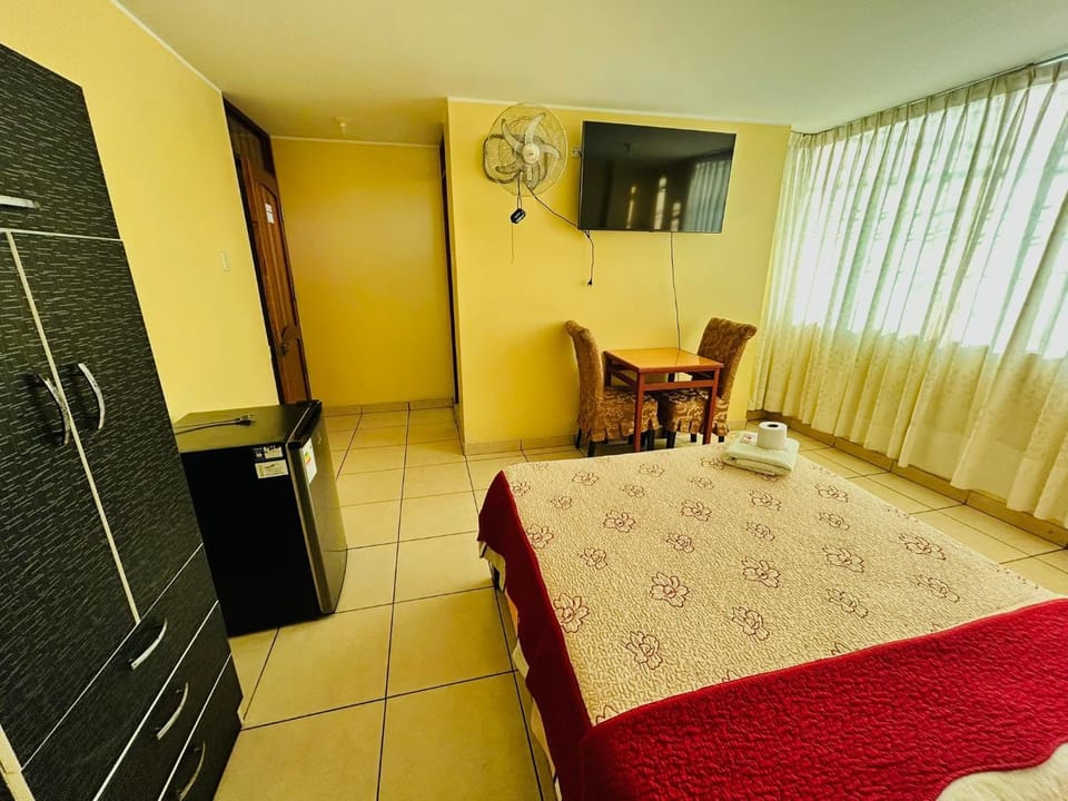 Bed, TV and multimedia, Photo of the whole room, Bedroom, wardrobe