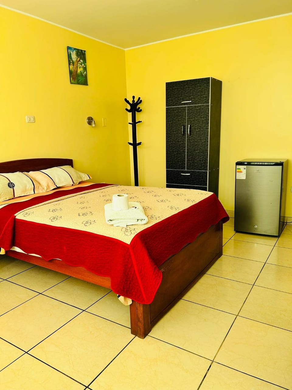 Bed, Photo of the whole room, Bedroom, minibar, towels, wardrobe