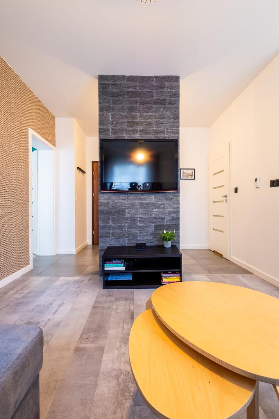 Communal lounge/ TV room, TV and multimedia, Living room, Seating area, Evening entertainment