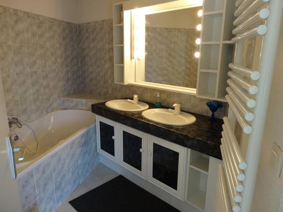 Superbe duplex au centre de Trégastel avec WiFi et garage privé Apartment in Trégastel