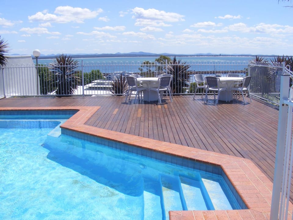 Day, Swimming pool