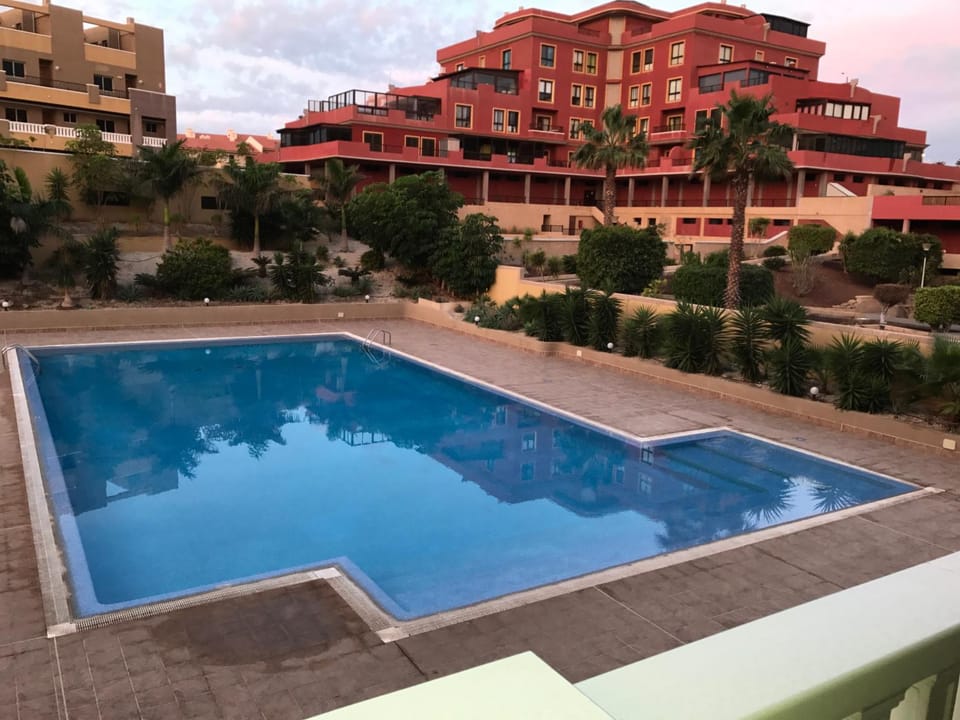 Swimming pool, Swimming pool