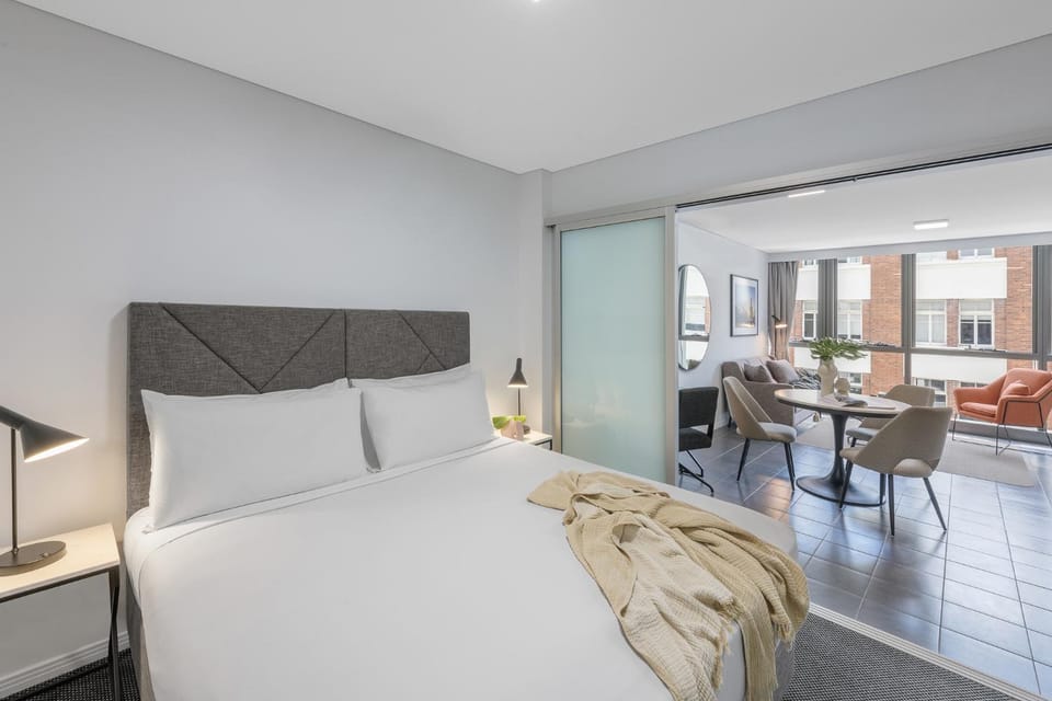 Bed, Living room, Photo of the whole room, Seating area, Dining area, Bedroom