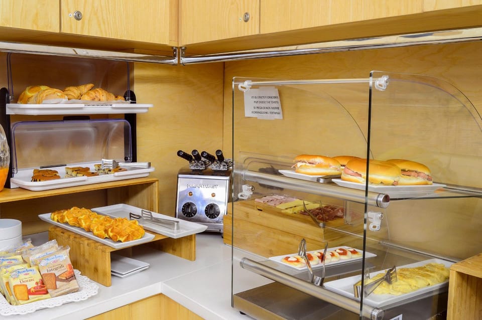 Communal lounge/ TV room, Spring, Day, Winter, Summer, On-site shops, Food and drinks, Other, Other, Decorative detail, Decorative detail, Autumn, On site, Food, Supermarket/grocery shop, Shopping Area, Breakfast, Continental breakfast, Buffet breakfast, Asian breakfast, Italian breakfast, English/Irish breakfast, American breakfast, Alcoholic drinks, Non alcoholic drinks, Sunrise