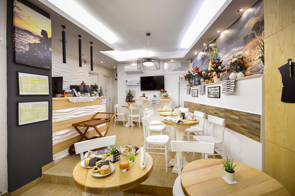 Staff, Staff, Restaurant/places to eat, Communal lounge/ TV room, Spring, Day, Night, Winter, Summer, Lobby or reception, Lounge or bar, Food and drinks, Other, Other, Photo of the whole room, Decorative detail, Decorative detail, Communal kitchen, Autumn, On site, Breakfast, Continental breakfast, Buffet breakfast, Asian breakfast, Italian breakfast, English/Irish breakfast, American breakfast, Alcoholic drinks, Non alcoholic drinks, Sunrise, Sunset, Family, Family